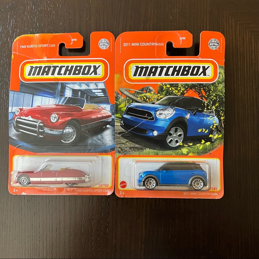 **Damaged Box** Matchbox 2011 Mini Countryman & 1949 Kurtis Sport Car Set of 2